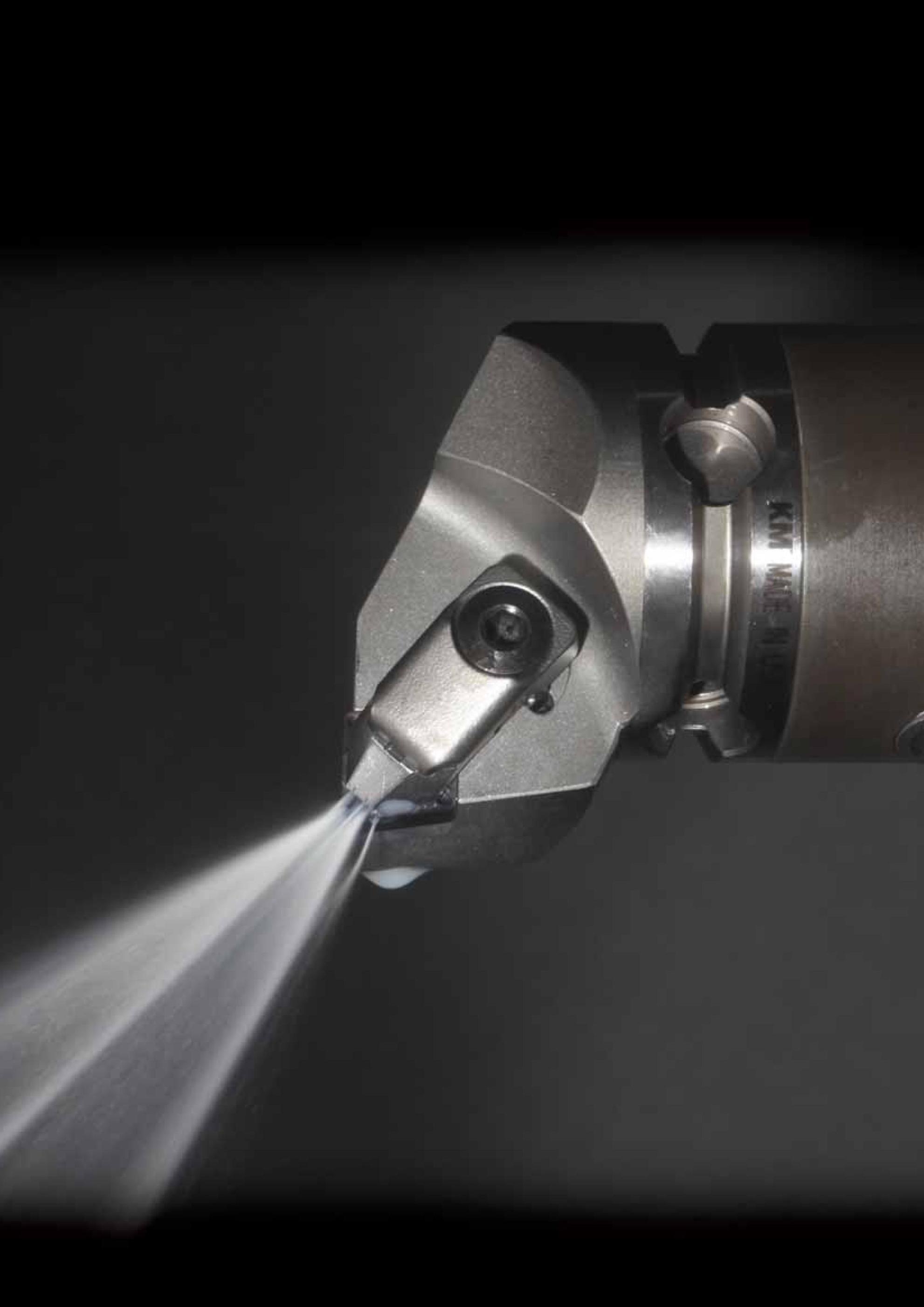 38 Токарный режущий сборный инструмент Kennametal с подачей СОЖ под высоким давлением Прижим сменной пластины сверху Фотография Каталог KENNAMETAL 2013 н Мастер-каталог KENNAMETAL 2013 Металлорежущий инструмент Точение Обработка отверстий Фрезерование Стр. 